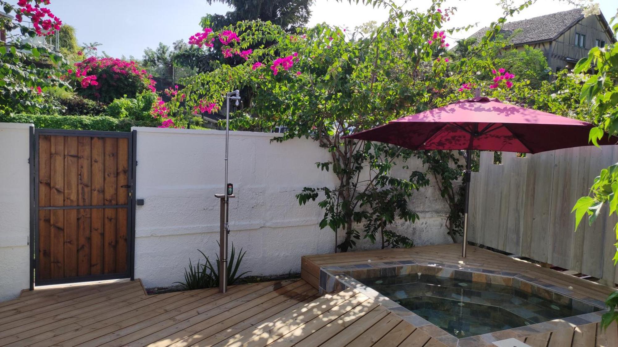 Les Coulirooms - Suite Avec Jacuzzi Et Grande Terrasse ساينت آن المظهر الخارجي الصورة
